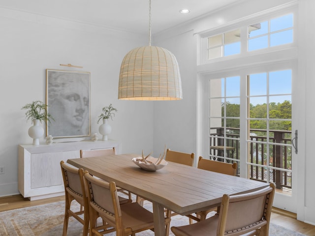 dining room featuring light wood-style floors, recessed lighting, and crown molding