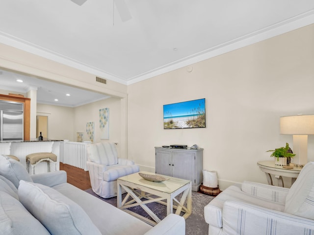 living room with crown molding, a ceiling fan, recessed lighting, and wood finished floors