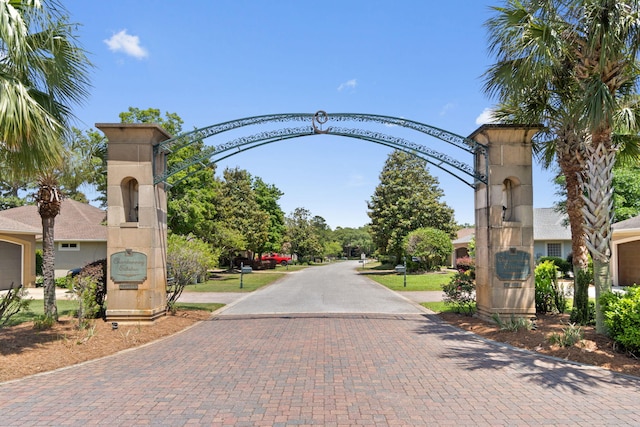 1049 Napa Way, Niceville, FL 32578 - view of decorative road