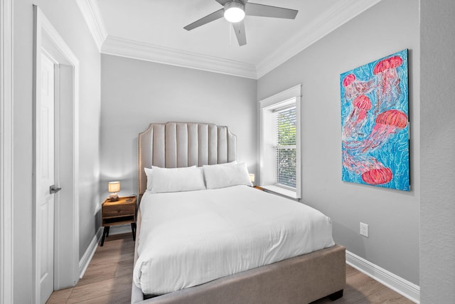 4724 Rendezvous Cv, Destin, FL 32541 - bedroom featuring wood finished floors, ornamental molding, baseboards, and a ceiling fan