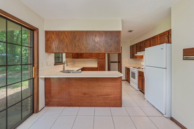 829 S Turnberry Cv, Niceville, FL 32578 - kitchen with white appliances, under cabinet range hood, a sink, and light countertops