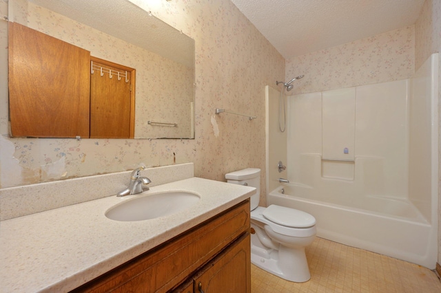 full bath featuring wallpapered walls, toilet, vanity, a textured ceiling, and shower / tub combination