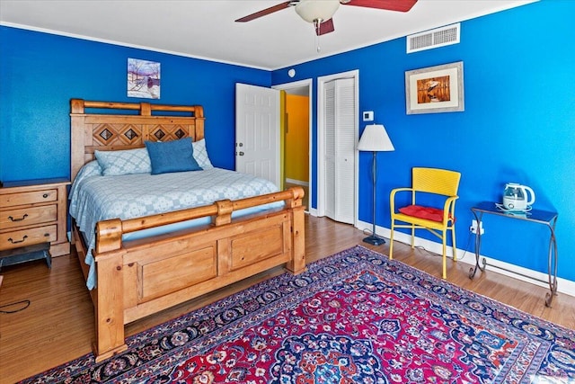 1280 Mahogany Mill Rd, Pensacola, FL 32507 - bedroom featuring wood finished floors, baseboards, a ceiling fan, and a closet