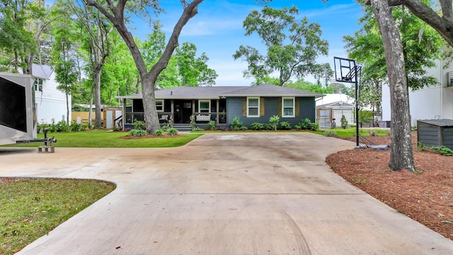 236 Little Canal Dr, Santa Rosa Beach, FL 32459 - view of front facade featuring a porch and a front lawn