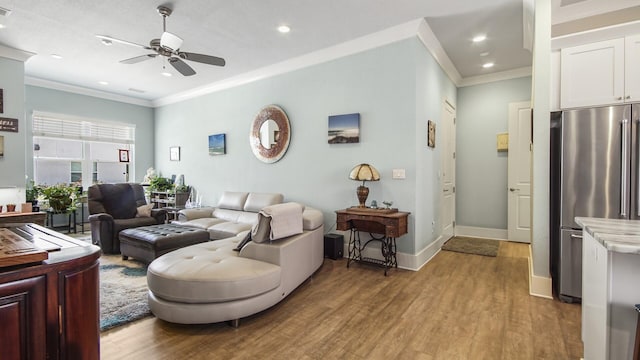 995 Airport Rd Unit 28, Destin, FL 32541 - living area featuring ceiling fan, wood finished floors, ornamental molding, recessed lighting, and baseboards