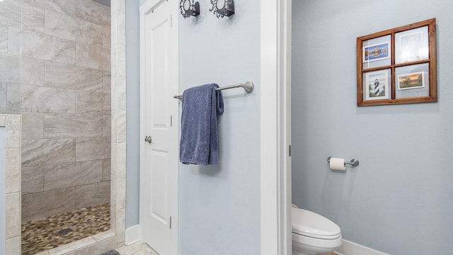 995 Airport Rd Unit 28, Destin, FL 32541 - bathroom featuring walk in shower, baseboards, and toilet
