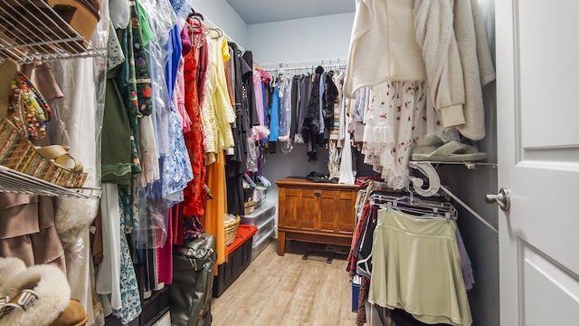 995 Airport Rd Unit 28, Destin, FL 32541 - walk in closet featuring light wood-type flooring