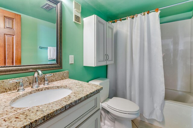 30 Moreno Point Rd Unit 206B, Destin, FL 32541 - full bath with toilet, vanity, and shower / bathtub combination with curtain