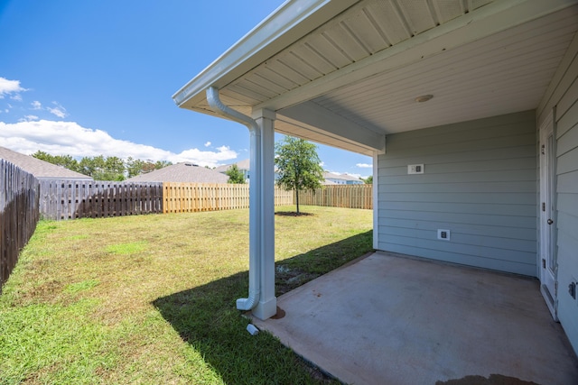 view of yard featuring a patio area