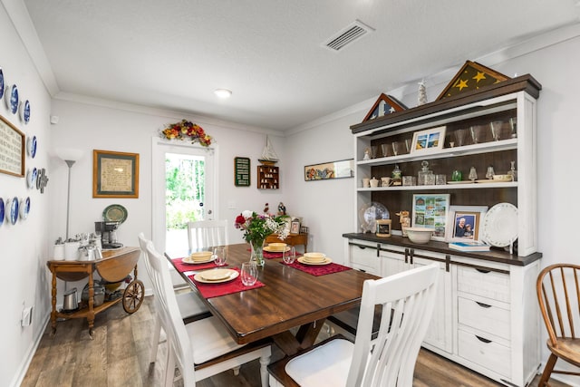 595 Earl Godwin Rd, Freeport, FL 32439 - dining space with wood finished floors, ornamental molding, and a textured ceiling