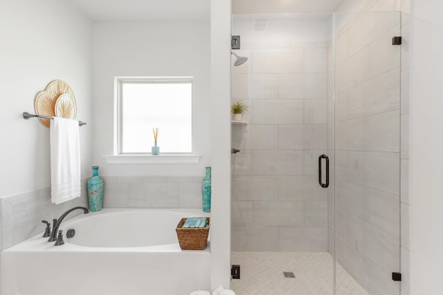 27 Cozy Cv, Freeport, FL 32439 - full bath featuring a shower stall and a garden tub
