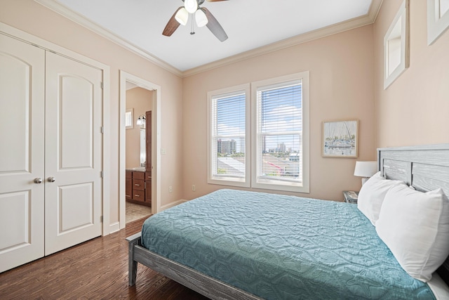 6236 Thomas Dr, Panama City Beach, FL 32408 - bedroom with wood finished floors, crown molding, ensuite bathroom, a ceiling fan, and baseboards