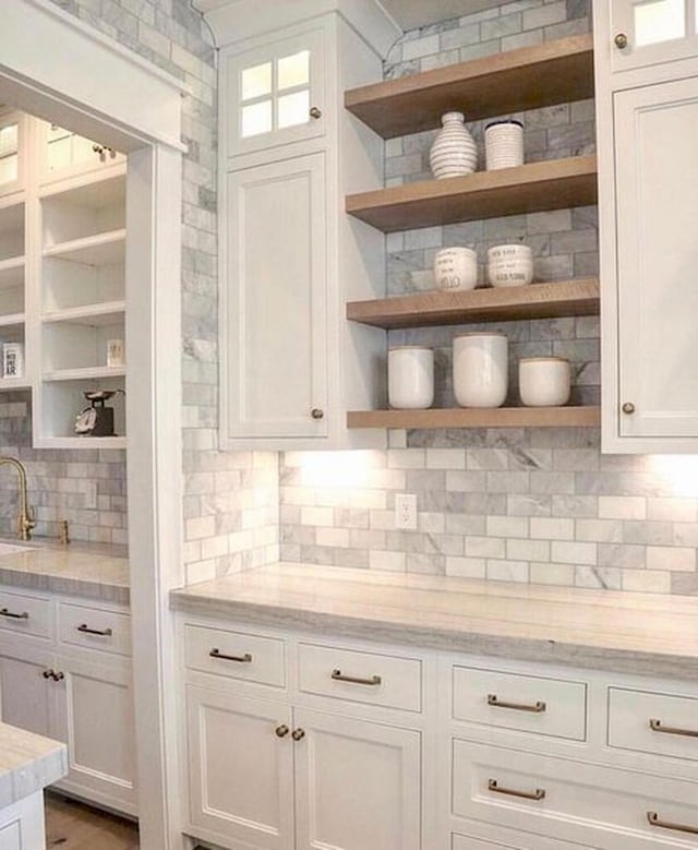 3733 Tiger Point Blvd, Gulf Breeze, FL 32563 - bar featuring backsplash and a sink