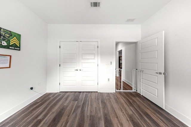 736 Commanche St, Fort Walton Beach, FL 32547 - unfurnished bedroom with wood finished floors, baseboards, and a closet