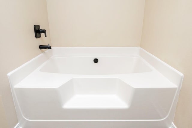 3167 Border Creek Dr, Crestview, FL 32539 - full bath featuring a garden tub