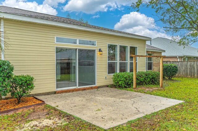 3167 Border Creek Dr, Crestview, FL 32539 - rear view of property featuring a patio area