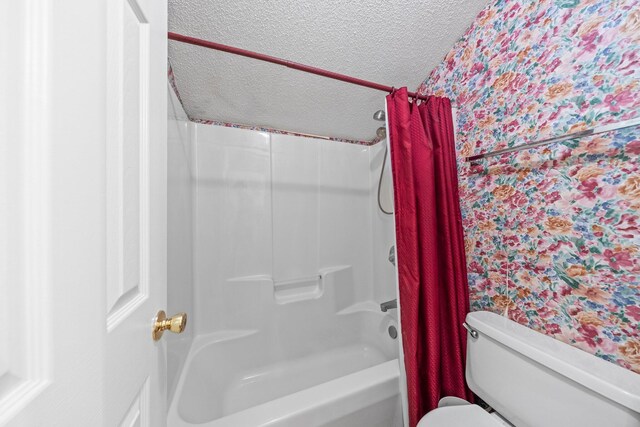859 Mande Ct, Shalimar, FL 32579 - full bath with wallpapered walls, a textured ceiling, and toilet