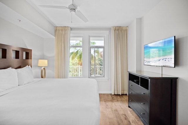 bedroom featuring light wood-type flooring, baseboards, and ceiling fan