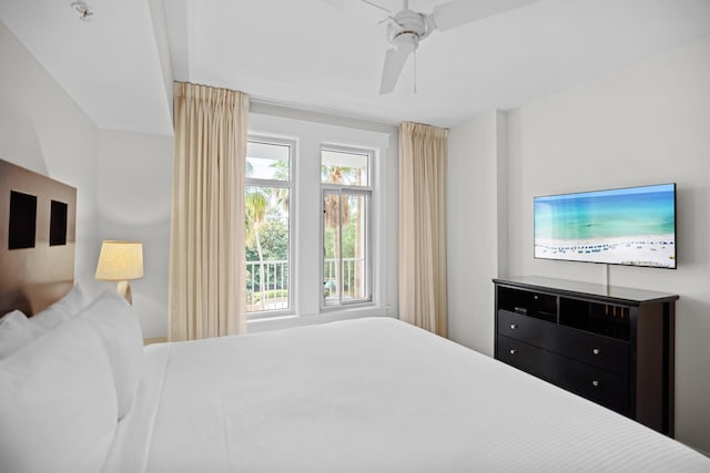 bedroom with ceiling fan
