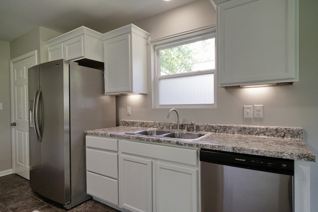 1422 Oakwood Lakes Blvd, Defuniak Springs, FL 32433 - kitchen featuring appliances with stainless steel finishes, a sink, white cabinetry, and light countertops