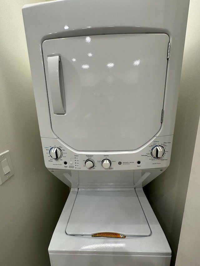 1096 Scenic Gulf Dr Ph 1610, Miramar Beach, FL 32550 - clothes washing area featuring stacked washer / dryer