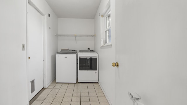 laundry area featuring washer and clothes dryer and baseboards