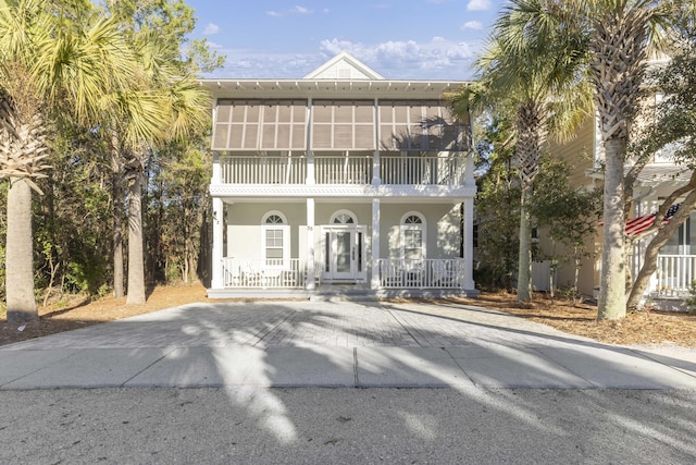 view of front of property featuring a balcony and covered porch