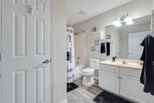 4274 Calinda Ln Unit 215, Niceville, FL 32578 - bathroom featuring wood finished floors, vanity, toilet, shower / tub combo with curtain, and baseboards