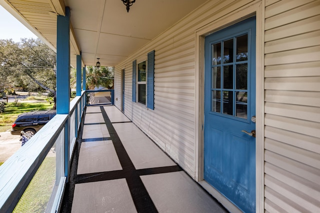 327 NE Yacht Club Dr, Fort Walton Beach, FL 32548 - balcony with covered porch