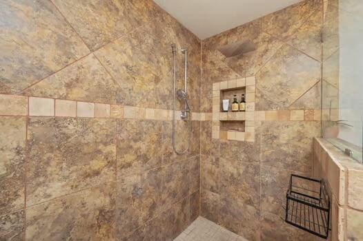 5930 Wind Trace Rd, Crestview, FL 32536 - full bathroom featuring a tile shower
