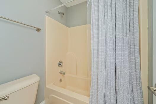 5930 Wind Trace Rd, Crestview, FL 32536 - full bathroom with shower / tub combo with curtain and toilet