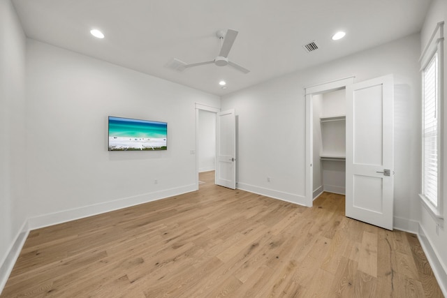 unfurnished bedroom with light wood-style flooring, a ceiling fan, a spacious closet, baseboards, and recessed lighting