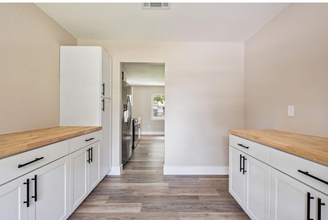 1411 28th St, Niceville, FL 32578 - hall featuring light wood-type flooring and baseboards
