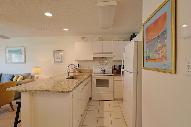 2606 Scenic Gulf Dr Unit 4108, Miramar Beach, FL 32550 - kitchen with white appliances, a sink, under cabinet range hood, a peninsula, and a textured ceiling