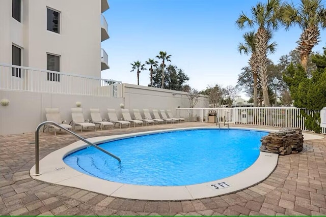 15100 Emerald Coast Pkwy Unit Ph4, Destin, FL 32541 - community pool with a patio area