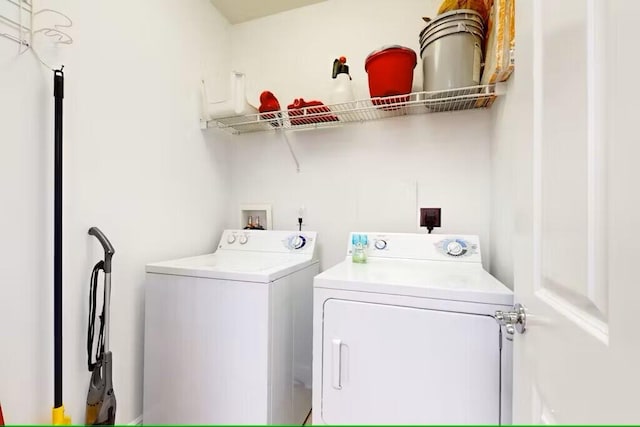 15100 Emerald Coast Pkwy Unit Ph4, Destin, FL 32541 - washroom with washer and dryer