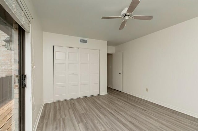 3871 Indian Trl Unit 2E, Destin, FL 32541 - unfurnished bedroom featuring light wood-style floors, baseboards, a closet, and ceiling fan