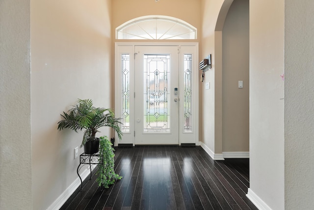 1961 Chesapeake Rdg, Fort Walton Beach, FL 32547 - foyer entrance with arched walkways and dark wood-style flooring