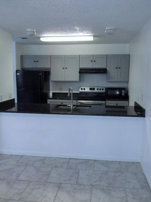 302 Olympia Ct, Fort Walton Beach, FL 32547 - kitchen featuring black appliances, under cabinet range hood, dark countertops, gray cabinets, and a textured ceiling