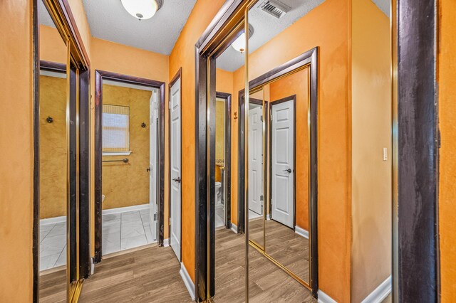 3 NE Windsor Ln, Fort Walton Beach, FL 32547 - hall featuring baseboards