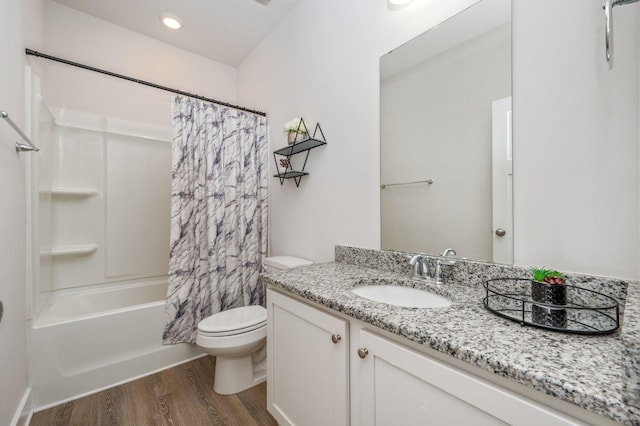 602 Champ Trl, Crestview, FL 32539 - bathroom featuring wood finished floors, toilet, vanity, shower / bath combo with shower curtain, and recessed lighting