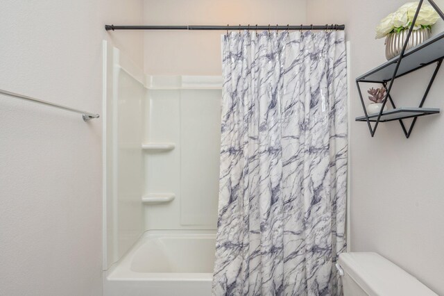 602 Champ Trl, Crestview, FL 32539 - full bath featuring toilet and shower / bath combo with shower curtain