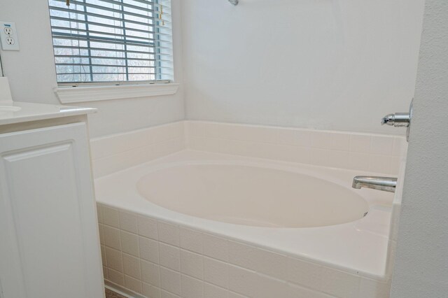 613 Prairie St, Crestview, FL 32536 - bathroom with a garden tub and vanity