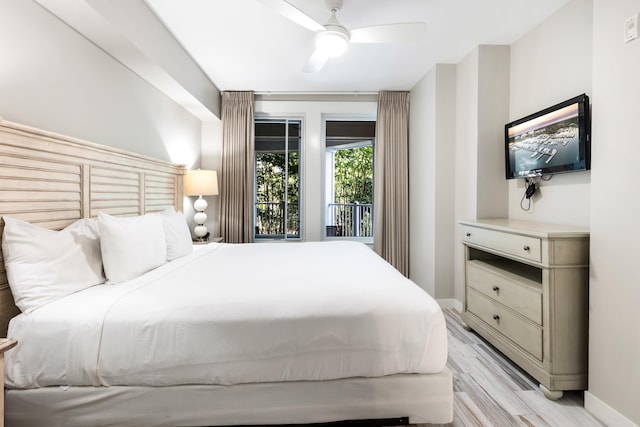 bedroom with light wood-style flooring, baseboards, and ceiling fan