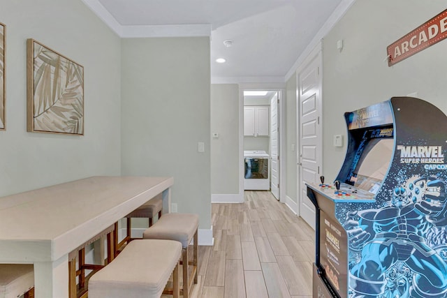 dining room with light wood-style flooring, baseboards, recessed lighting, and crown molding