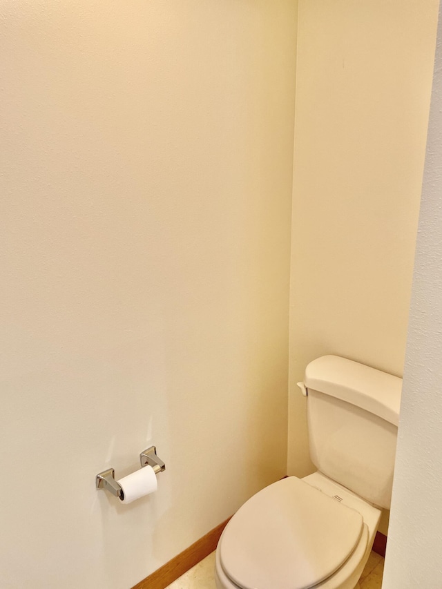5882 Willow Ln, Crestview, FL 32539 - bathroom featuring toilet
