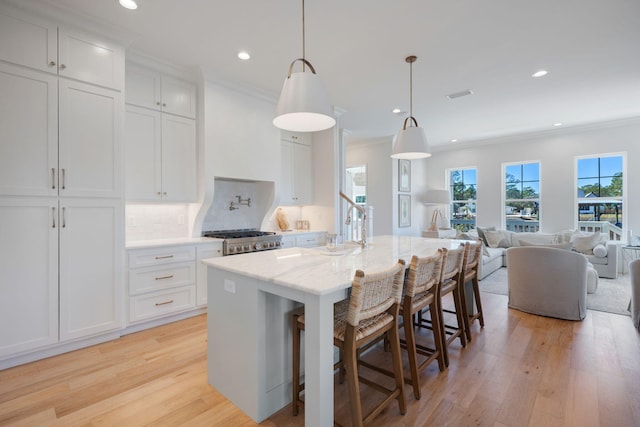180 Bayou Edge Lndg, Santa Rosa Beach, FL 32459 - kitchen featuring ornamental molding, light wood-type flooring, a sink, stove, and recessed lighting