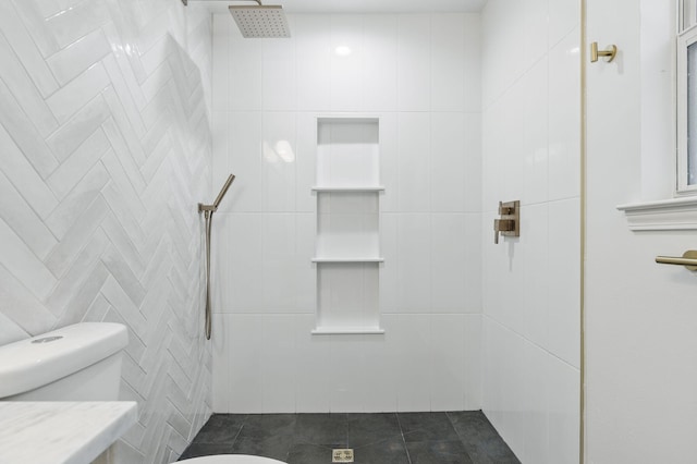20 NW Higdon Ct, Fort Walton Beach, FL 32547 - bathroom featuring a tile shower, toilet, tile patterned floors, and tile walls