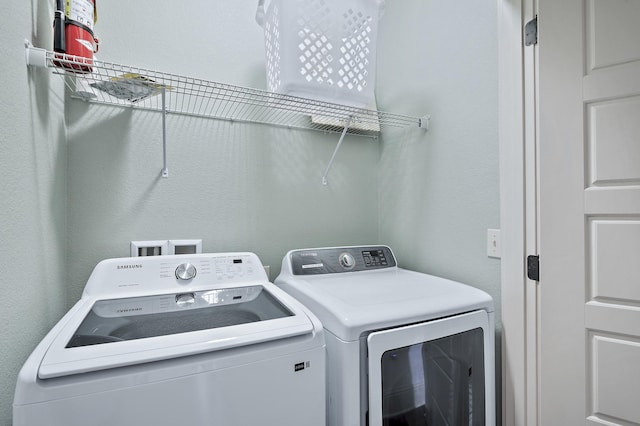 1843 Boardwalk Dr, Sandestin, FL 32550 - laundry area featuring washing machine and dryer and a textured wall