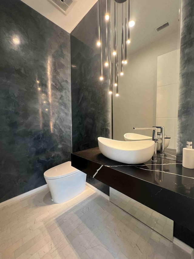238 Sand Oaks Cir, Santa Rosa Beach, FL 32459 - bathroom featuring toilet, a sink, and baseboards